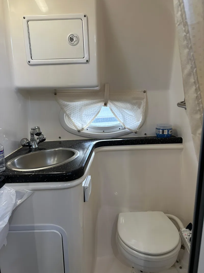 Slide: The Image of Rinker 280 Express Cruiser 2009 - 35