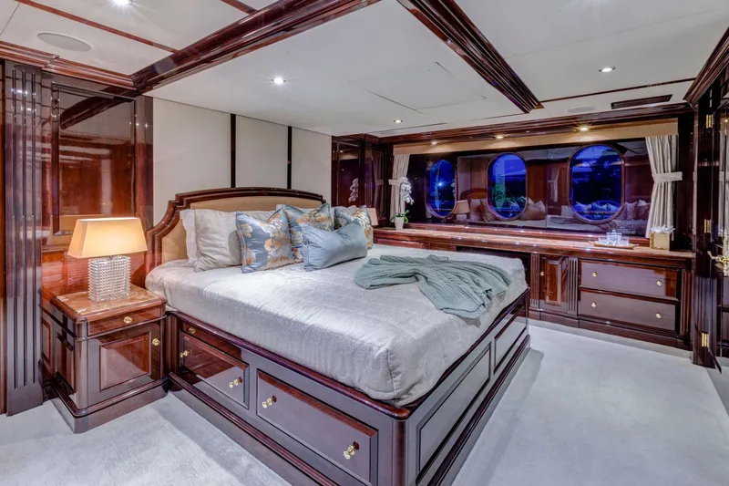 Slide: The Image of Christensen Tri-Deck Motor Yacht 2005 - 11