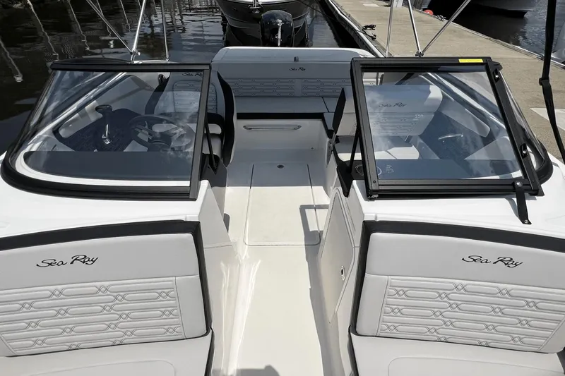 Slide: The Image of Sea Ray SPX 190 Outboard 2025 - 14