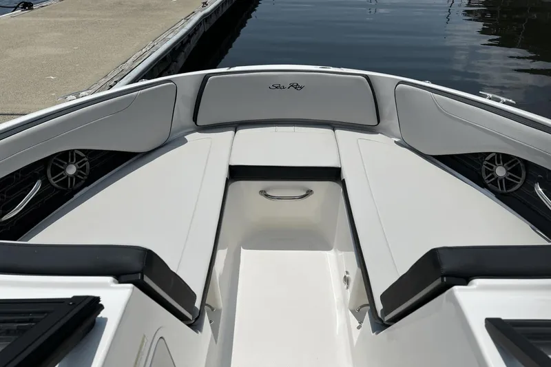 Slide: The Image of Sea Ray SPX 190 Outboard 2025 - 15