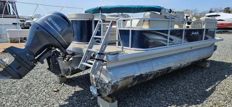 Slide: The Image of 2018 Sweetwater Sunrise 226 C pontoon boat with Yamaha outboard motor. - 5