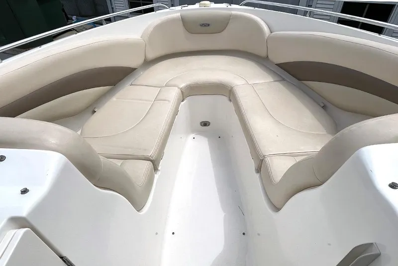 Slide: The Image of 2007 Chaparral 256 SSi boat with spacious bow seating area. - 2