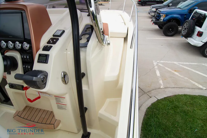 Slide: The Image of 2024 Capoforte CX280i boat dashboard and controls at Big Thunder Marine. - 44
