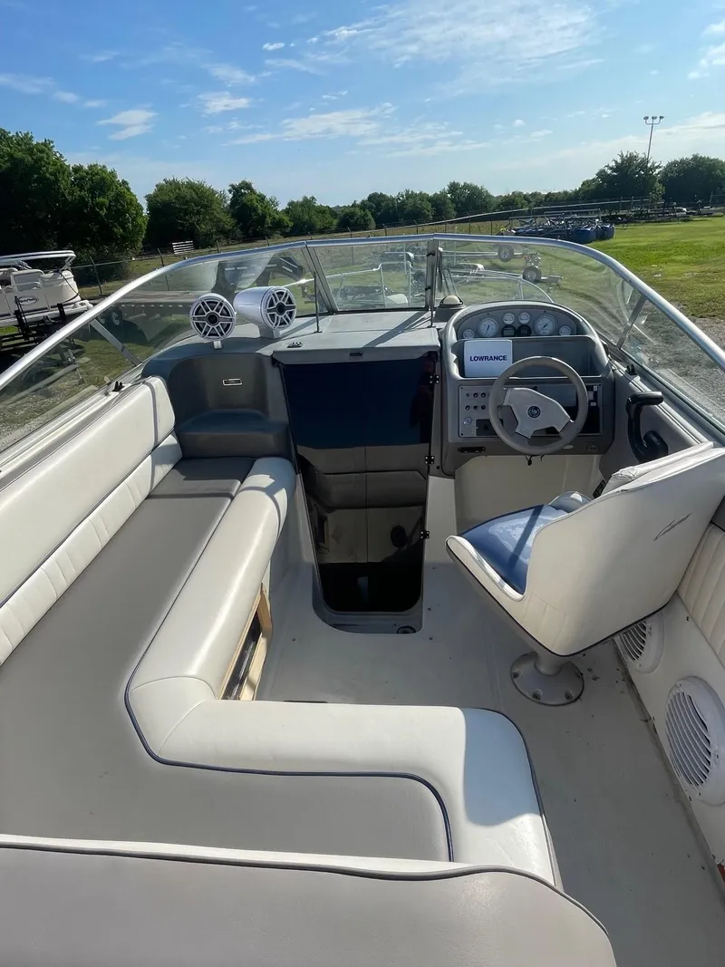 Slide: The Image of 1994 Bayliner 2655 Ciera boat interior with seating and steering console. - 6