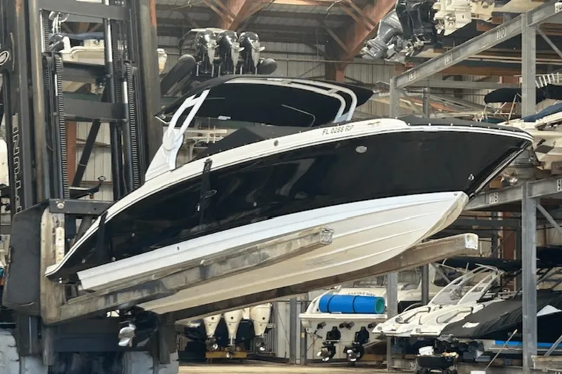 Slide: The Image of Sea Ray 270 SDX 2018 - 1
