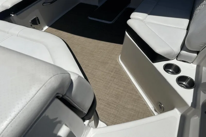 Slide: The Image of Sea Ray 270 SDX 2018 - 12