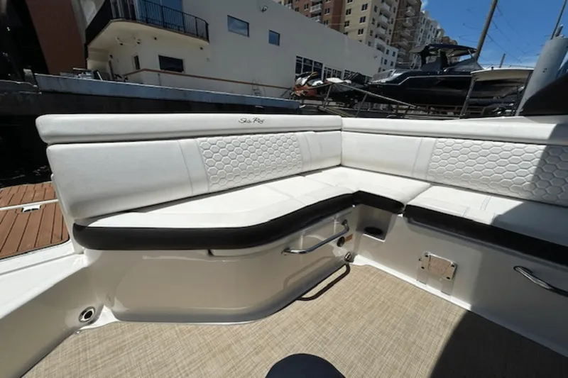 Slide: The Image of Sea Ray 270 SDX 2018 - 13