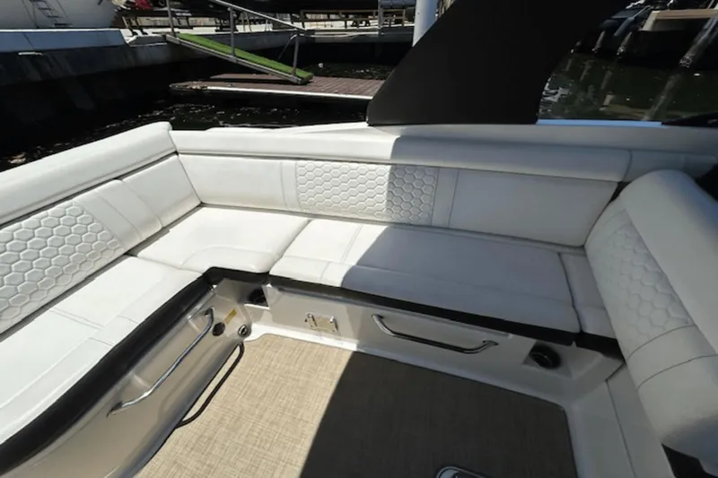 Slide: The Image of Sea Ray 270 SDX 2018 - 17