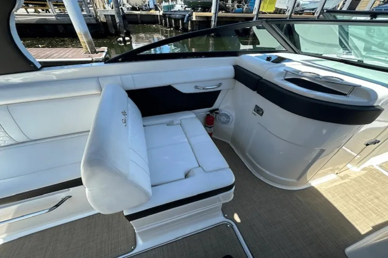 Slide: The Image of Sea Ray 270 SDX 2018 - 20