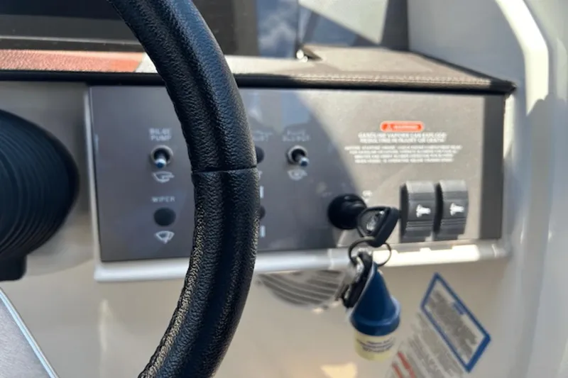 Slide: The Image of Sea Ray 270 SDX 2018 - 25
