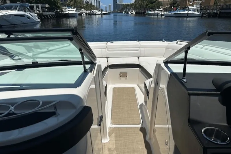 Slide: The Image of Sea Ray 270 SDX 2018 - 35