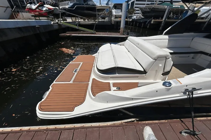 Slide: The Image of Sea Ray 270 SDX 2018 - 5