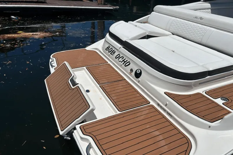 Slide: The Image of Sea Ray 270 SDX 2018 - 9
