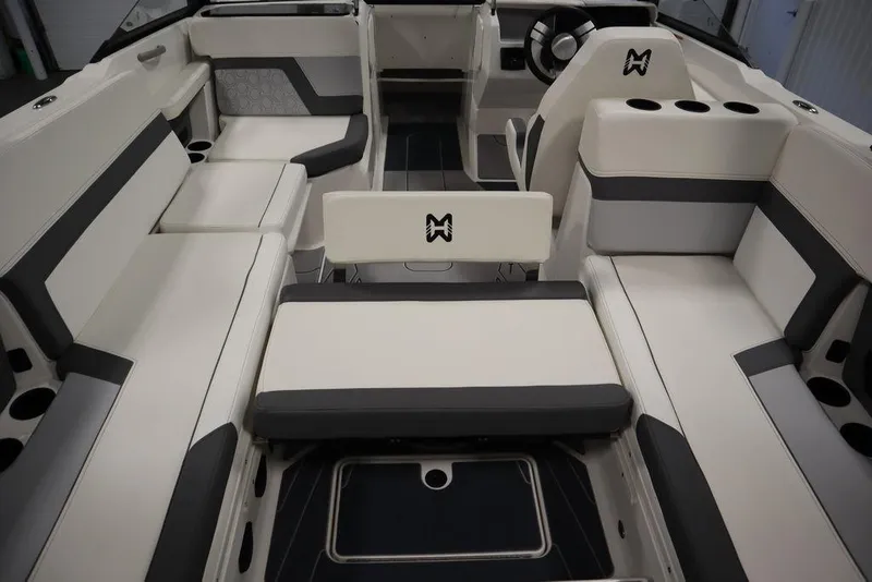 Slide: The Image of Heyday Wake Boats H22 2024 - 62