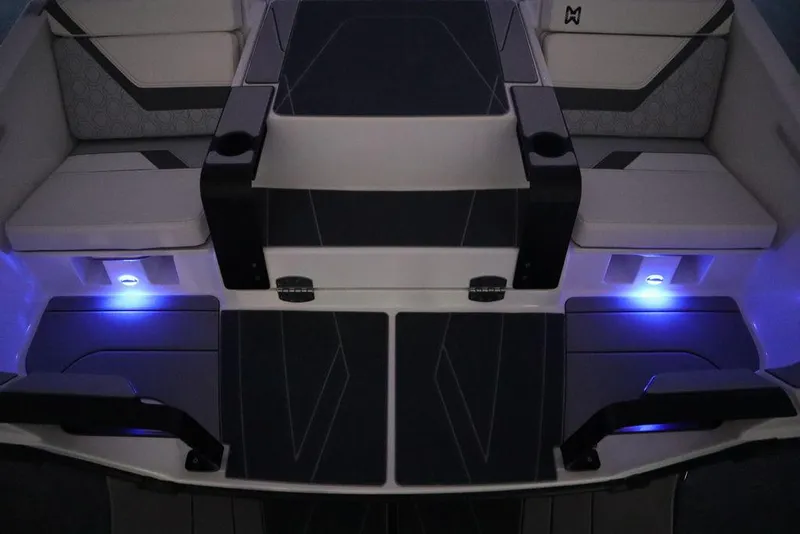 Slide: The Image of Heyday Wake Boats H22 2024 - 84