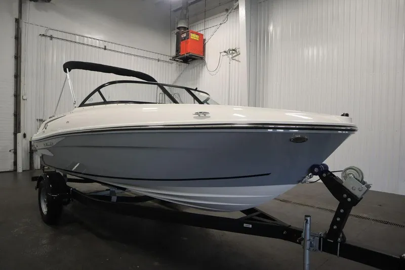 Slide: The Image of Bayliner VR4 Bowrider I/O 2024 - 50