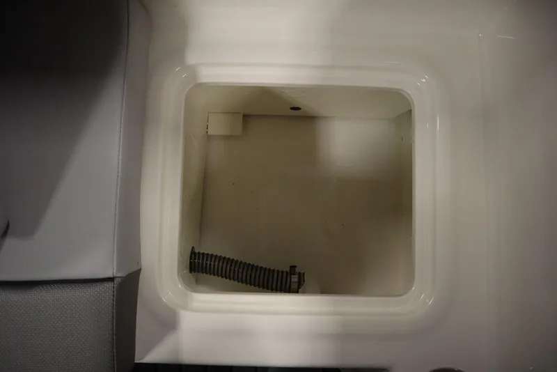 Slide: The Image of Bayliner VR4 Bowrider I/O 2024 - 51