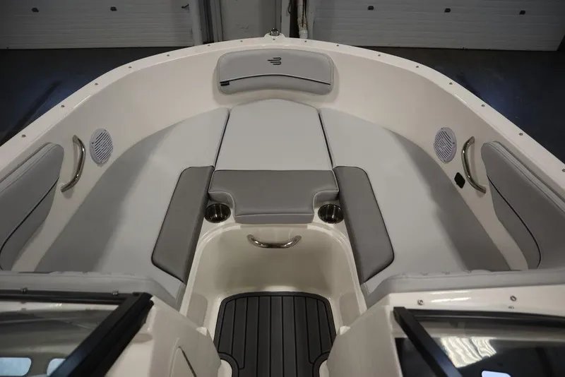 Slide: The Image of Bayliner VR4 Bowrider I/O 2024 - 52