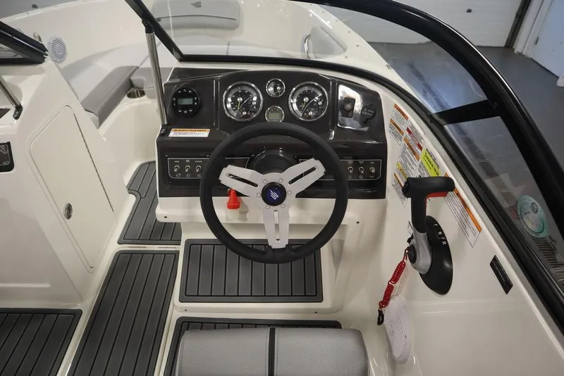 Slide: The Image of Bayliner VR4 Bowrider I/O 2024 - 57