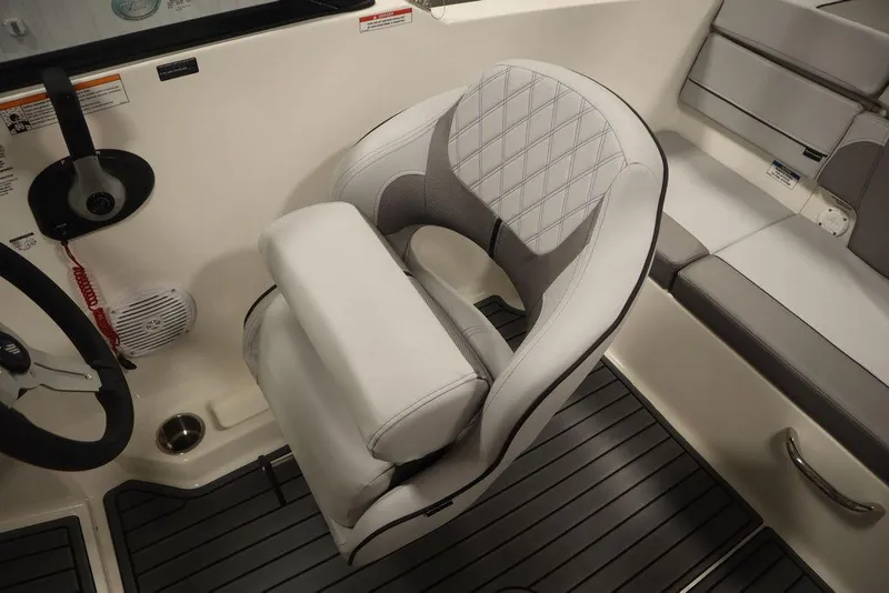 Slide: The Image of Bayliner VR4 Bowrider I/O 2024 - 58