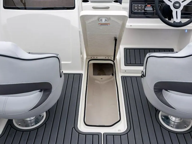 Slide: The Image of Bayliner VR4 Bowrider I/O 2024 - 59