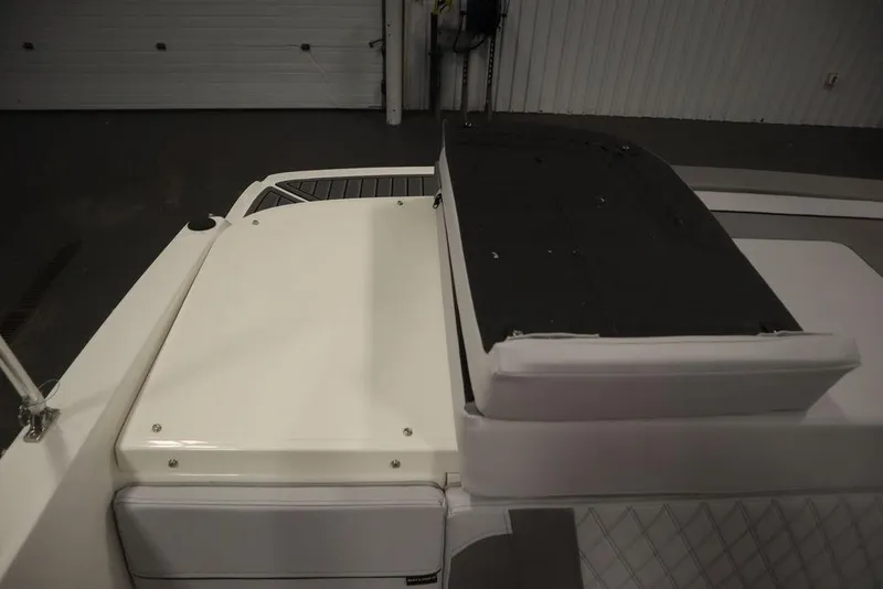 Slide: The Image of Bayliner VR4 Bowrider I/O 2024 - 61