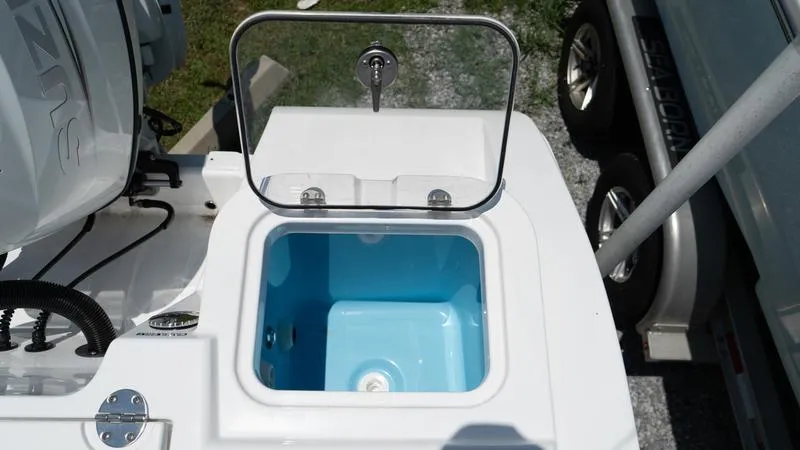 Slide: The Image of 2024 NauticStar 222 OSL boat livewell with open lid. - 13