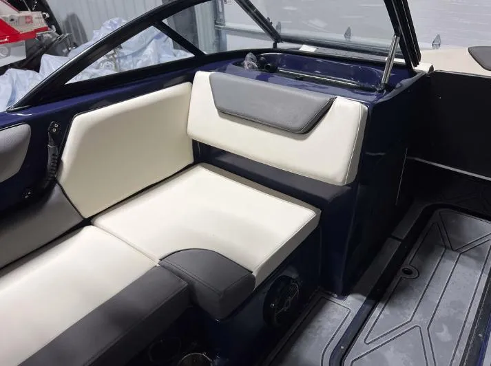 Slide: The Image of Heyday Wake Boats WT-2DC 2024 - 3