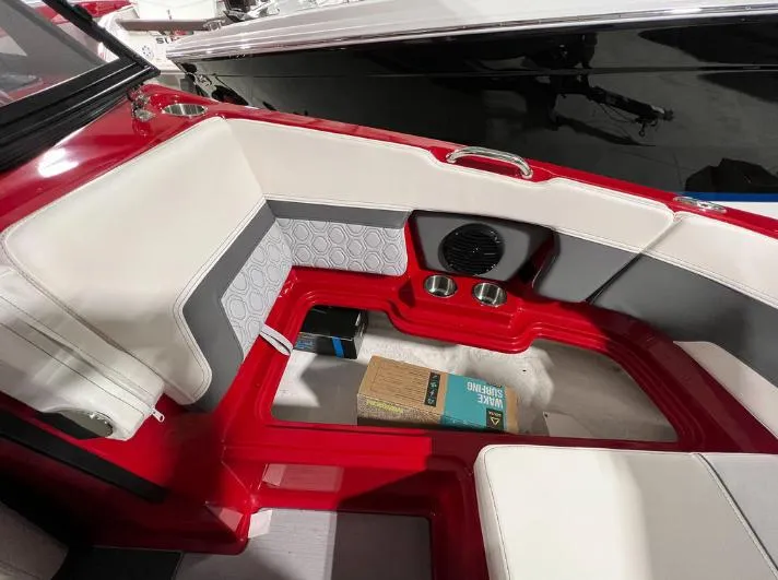 Slide: The Image of Heyday Wake Boats H22 2023 - 11