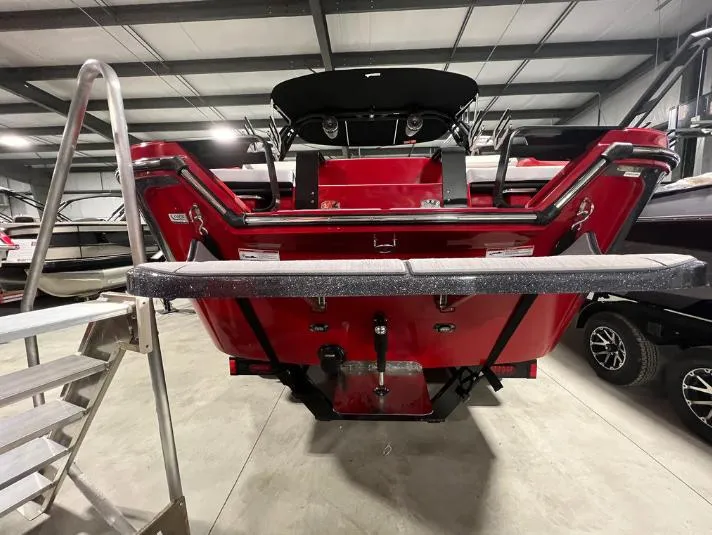 Slide: The Image of Heyday Wake Boats H22 2023 - 15