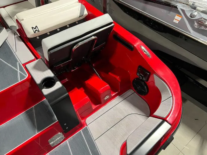 Slide: The Image of Heyday Wake Boats H22 2023 - 16