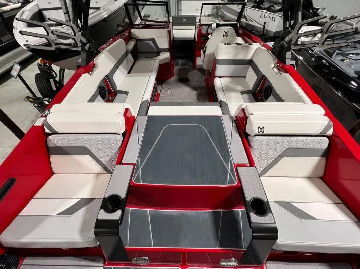 Slide: The Image of Heyday Wake Boats H22 2023 - 18