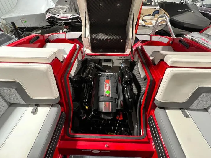 Slide: The Image of Heyday Wake Boats H22 2023 - 20