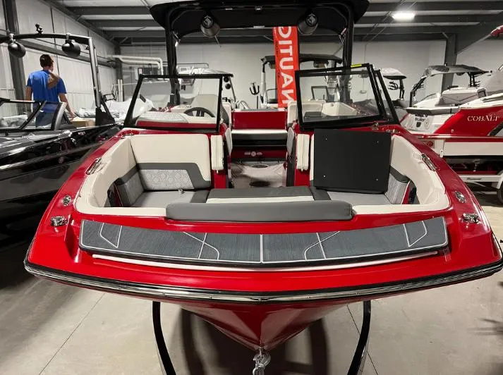 Slide: The Image of Heyday Wake Boats H22 2023 - 30