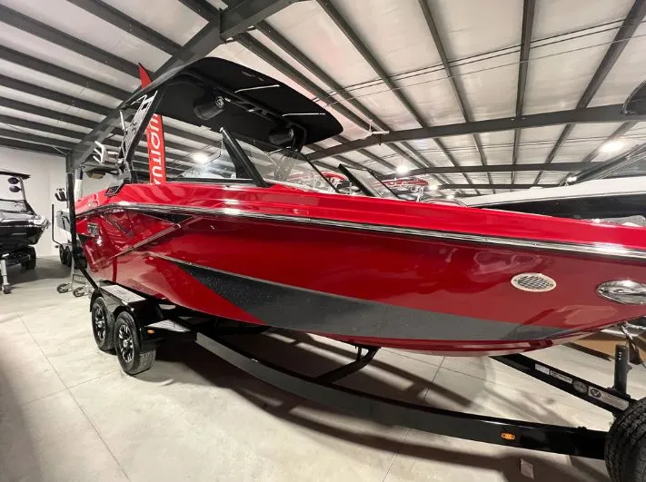 Slide: The Image of Heyday Wake Boats H22 2023 - 31