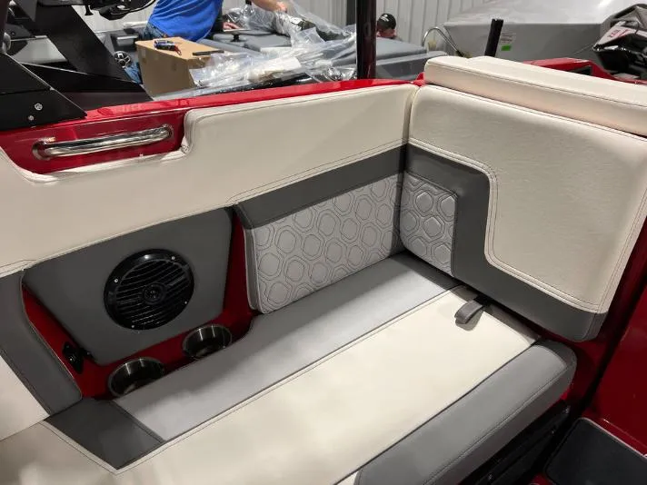 Slide: The Image of Heyday Wake Boats H22 2023 - 5