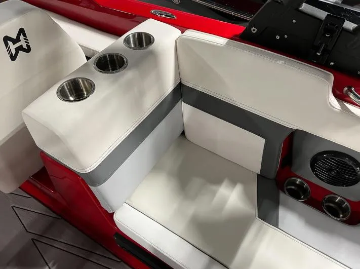 Slide: The Image of Heyday Wake Boats H22 2023 - 8