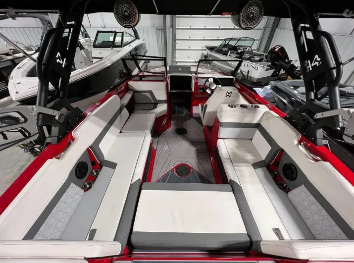 Slide: The Image of Heyday Wake Boats H22 2023 - 9