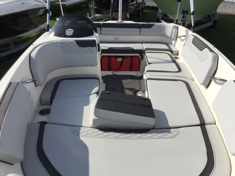 Slide: The Image of Bayliner M150EL BK/BK 50M 2024 - 10