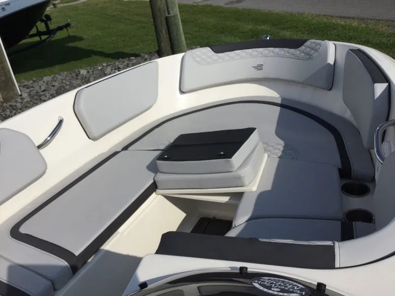 Slide: The Image of Bayliner M150EL BK/BK 50M 2024 - 5