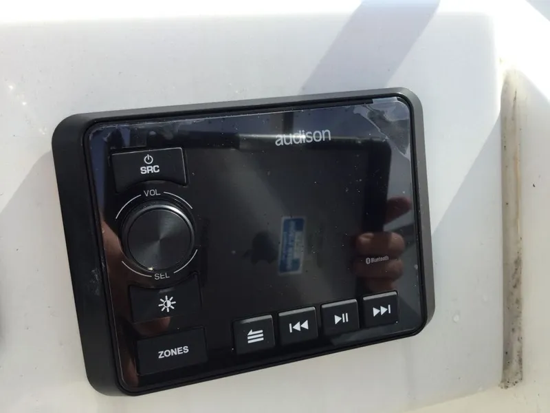 Slide: The Image of Sea Pro 240 Dual Console 2024 - 16