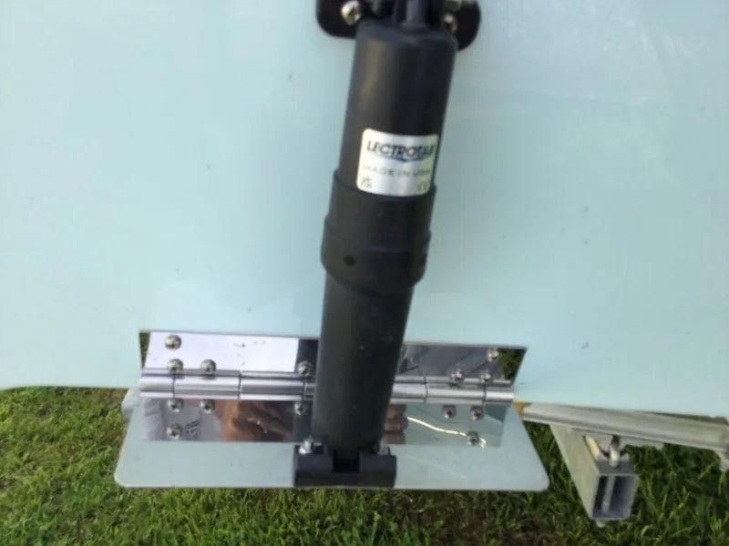 Slide: The Image of Sea Pro 240 Dual Console 2024 - 4