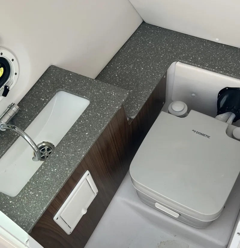 Slide: The Image of Four Winns HD240 OB 2019 - 10