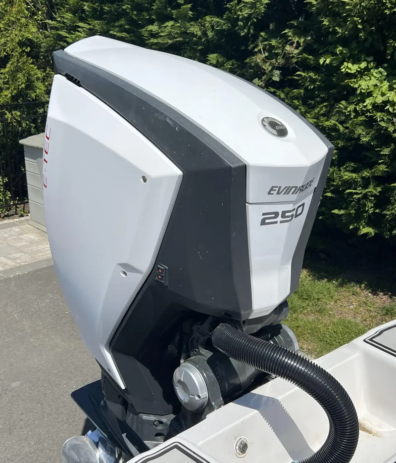 Slide: The Image of Four Winns HD240 OB 2019 - 11