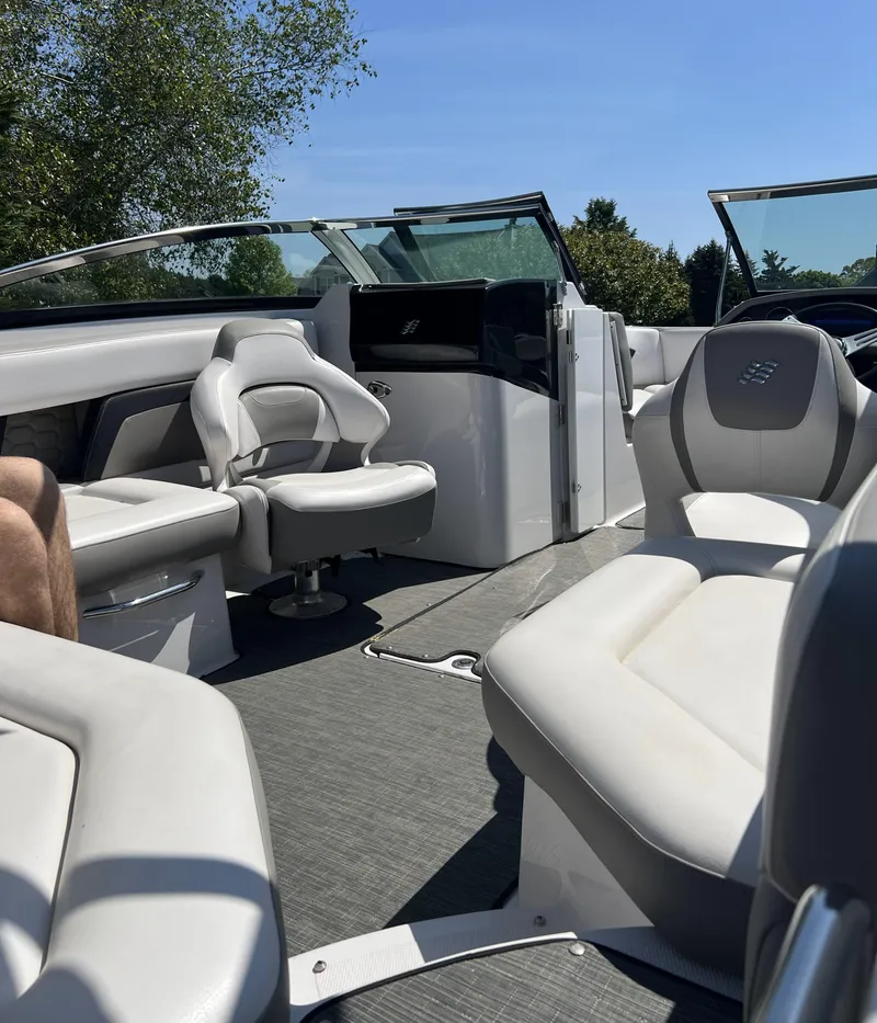 Slide: The Image of Four Winns HD240 OB 2019 - 7