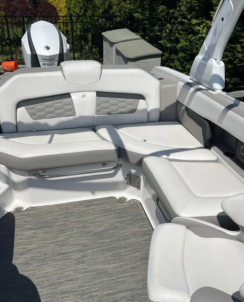 Slide: The Image of Four Winns HD240 OB 2019 - 8