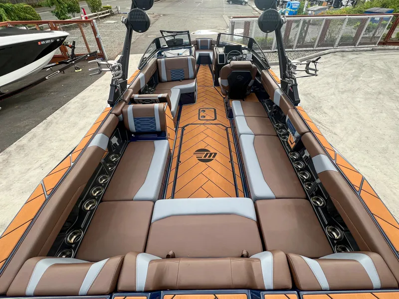 Slide: The Image of Malibu 26 LSV 2024 - 3