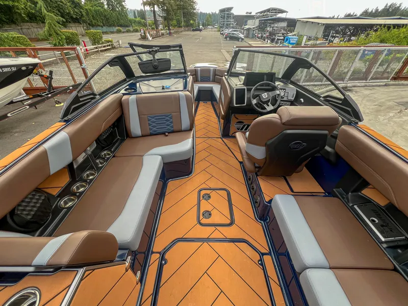 Slide: The Image of Malibu 26 LSV 2024 - 6