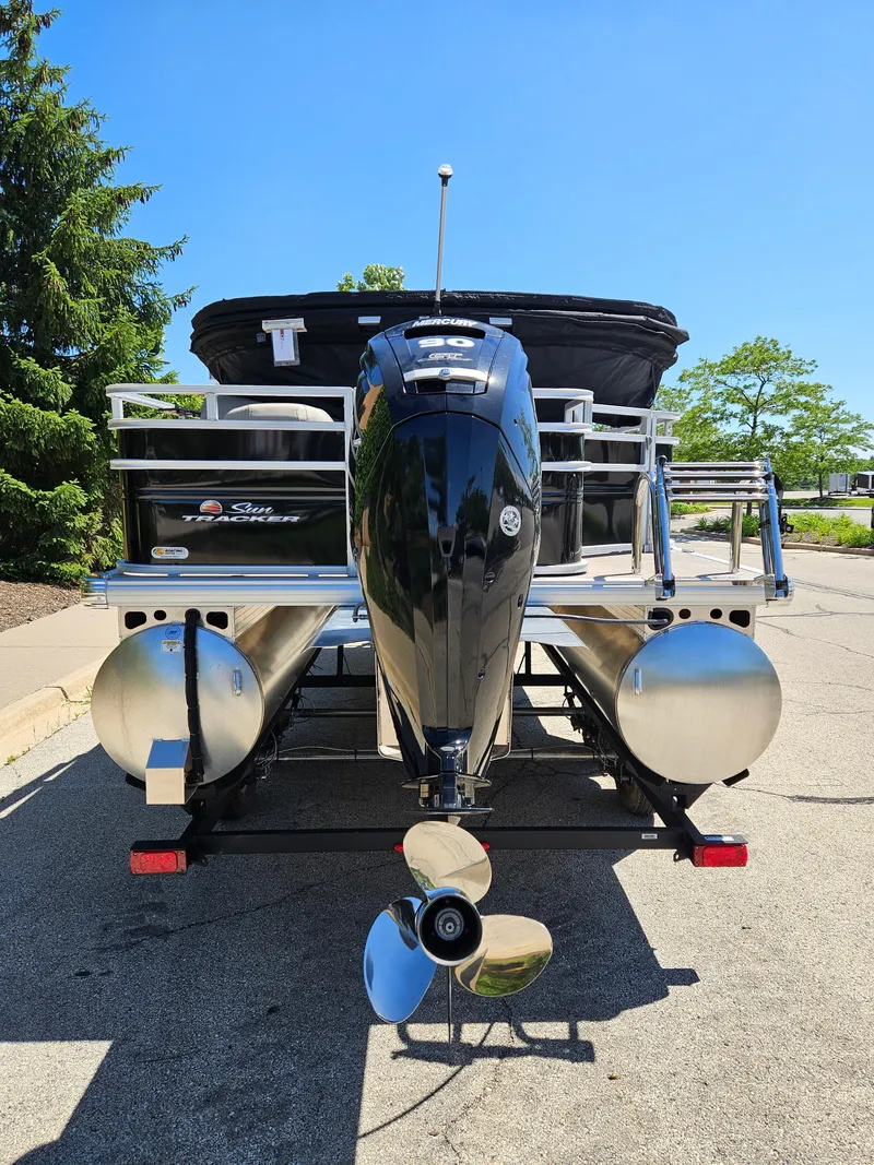 Slide: The Image of 2024 Sun Tracker SportFish 20 DLX pontoon boat rear view with outboard motor. - 5