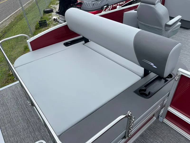 Slide: The Image of 2024 Bennington 20 SVSR pontoon boat with gray and red seating area. - 10